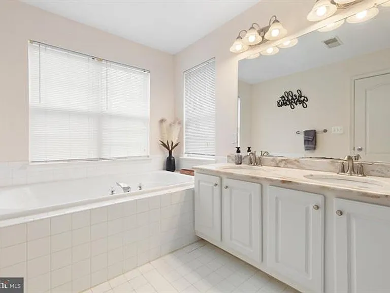 13340 Colchester Ferry Pl — Photo 23