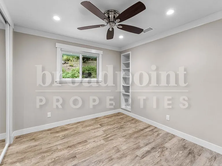 2113 Sleepy Hollow Rd — Photo 22