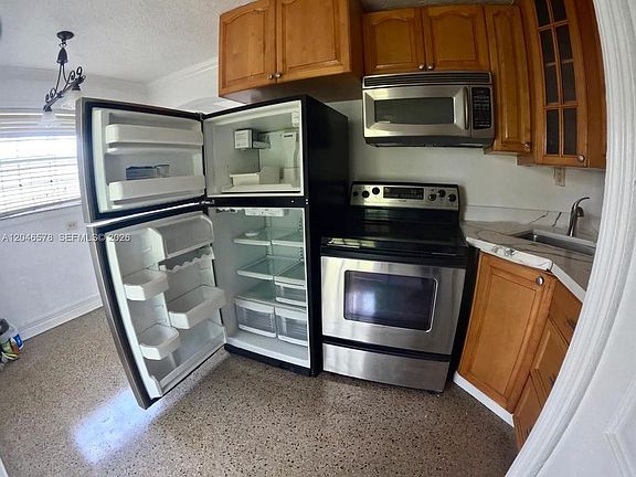 5th image of 5720 SW 38th Ct