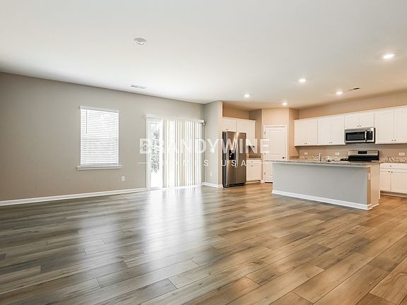 4th image of 827 Gelderland Dr