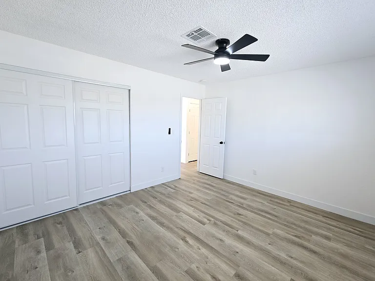 1083 E Calvada Blvd #B — Photo 14