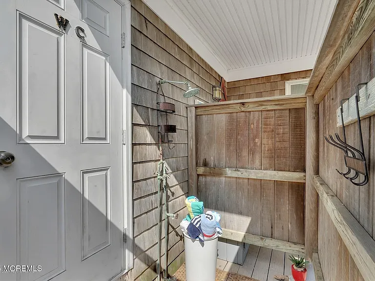 323 Cove Dr — Photo 39