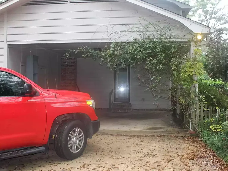 916 Greenbriar Cir — Photo 3