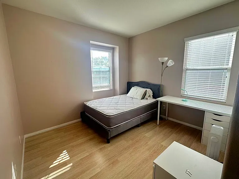 22358 Hawthorn Ave — Photo 8