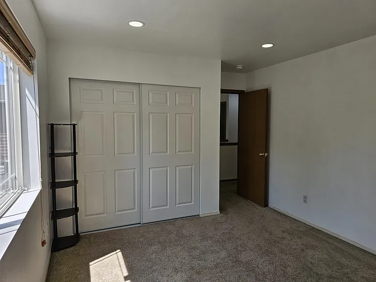 3rd bedroom, can also be used as office room.