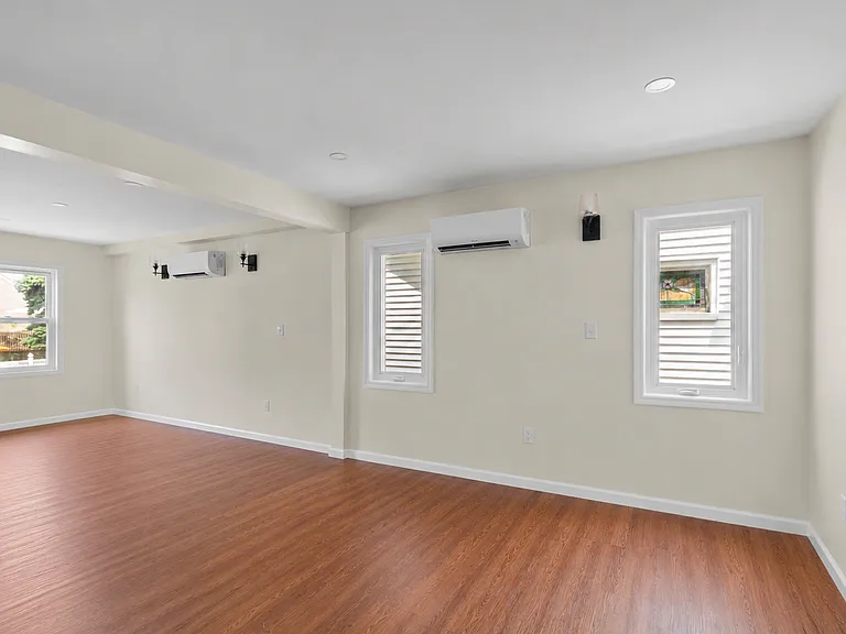 731 Humboldt St — Photo 8