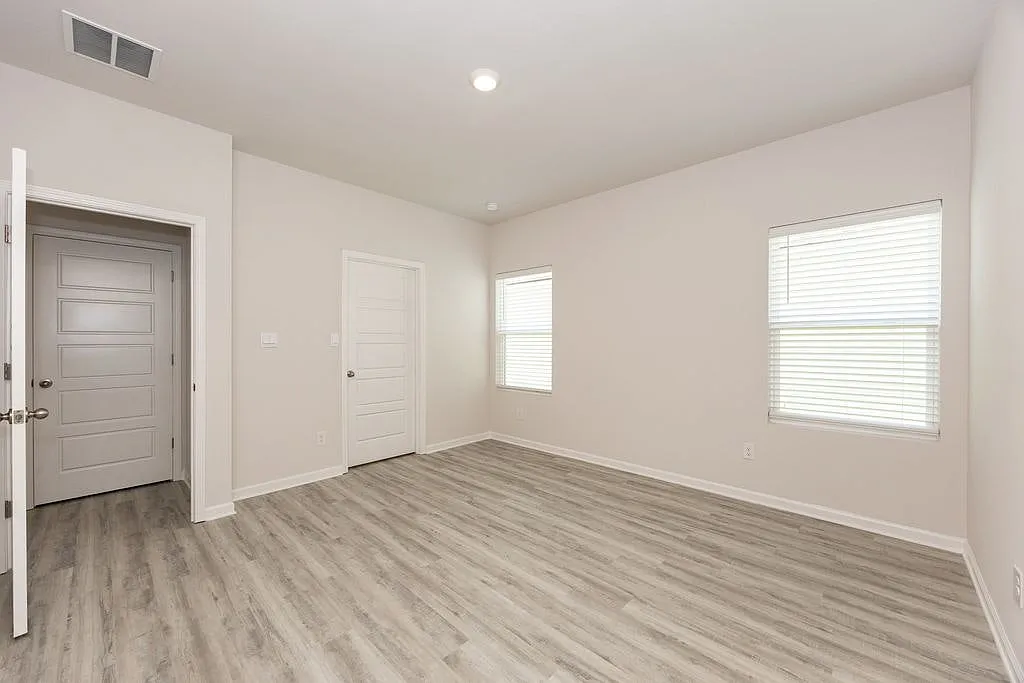 1020 Renova Drive — Photo 4