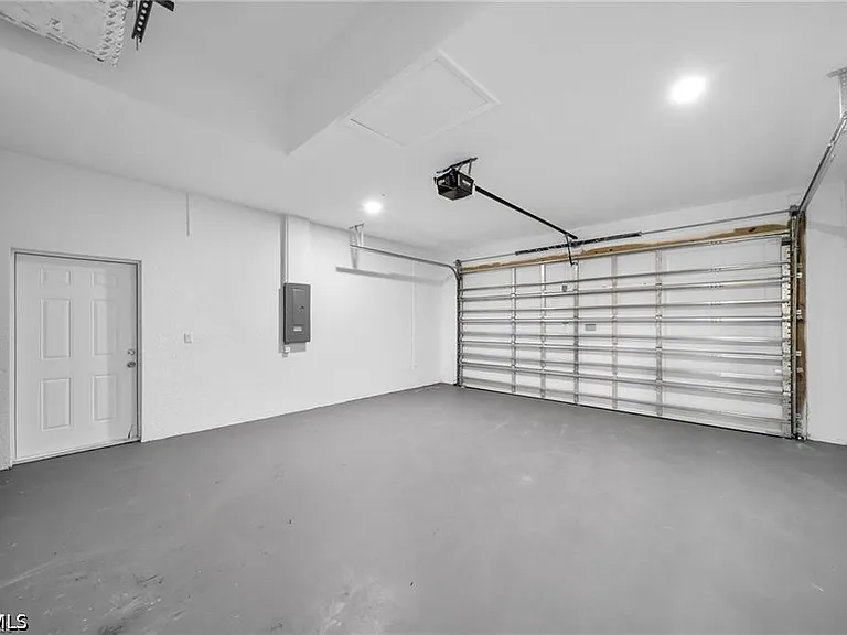 438 Poplar St — Photo 26