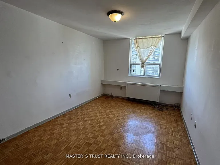 3420 Eglinton Ave E #903 — Photo 13