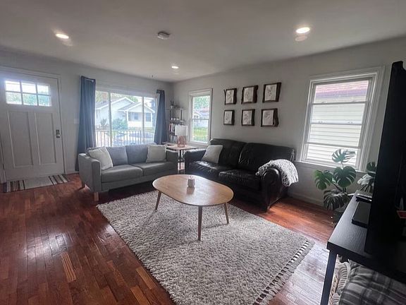 3rd image of 148 Conrad St NE
