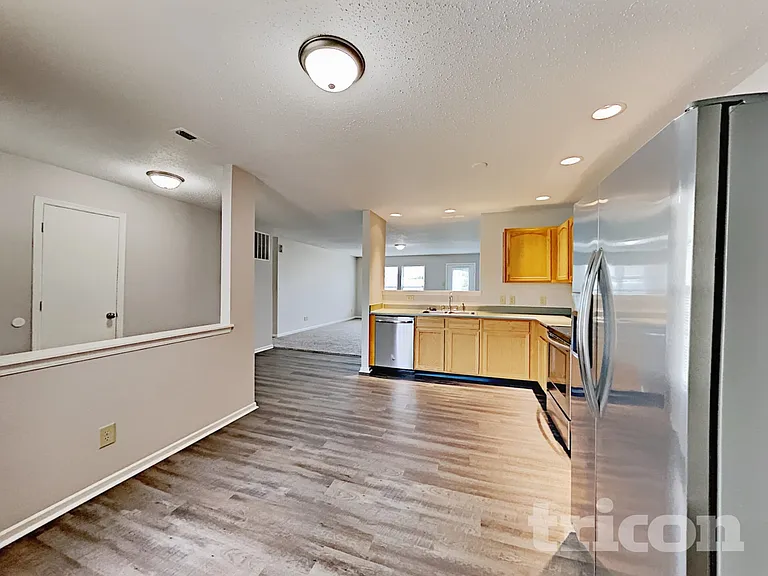 746 Streamside Dr — Photo 3