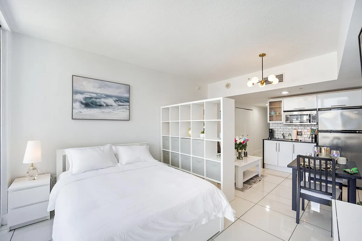 Building Photo - 1750 N Bayshore Dr #1214