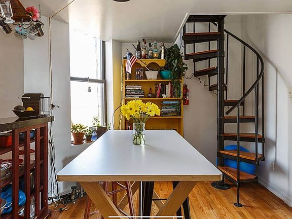 4th image of 635 E 9th St APT 19