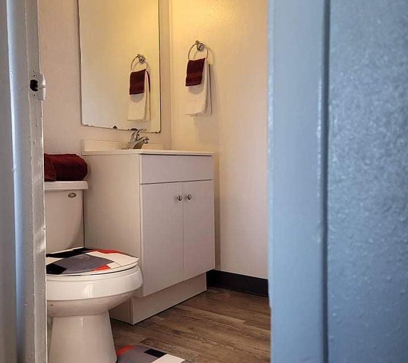 2nd image of 1223 W 12th St #35