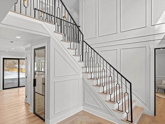 4th image of 2577 Wayland Rd