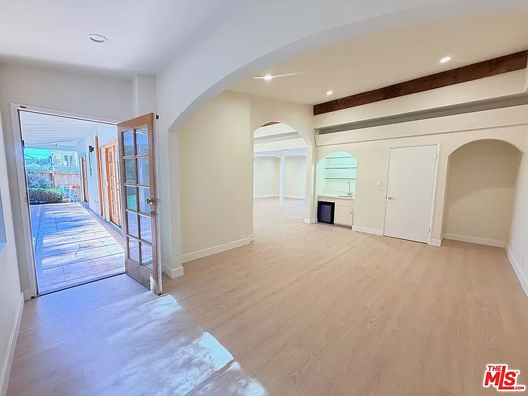 2000 San Ysidro Dr — Photo 11