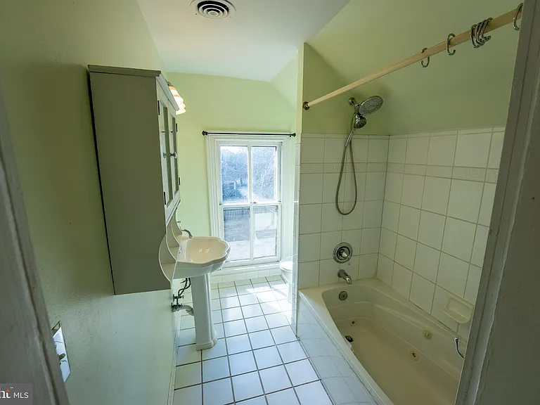 2201 Salisbury Rd — Photo 18