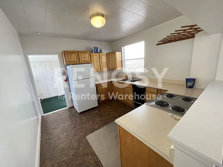 1017 S Pearl St — Photo 3