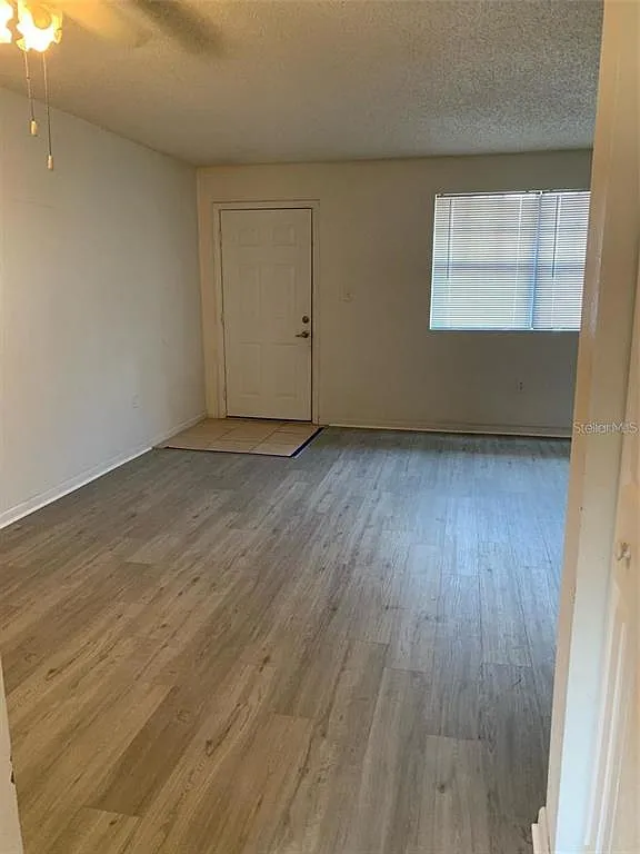 2 bed, 1.0 bath, 899 sqft, $1,425 — Photo 3
