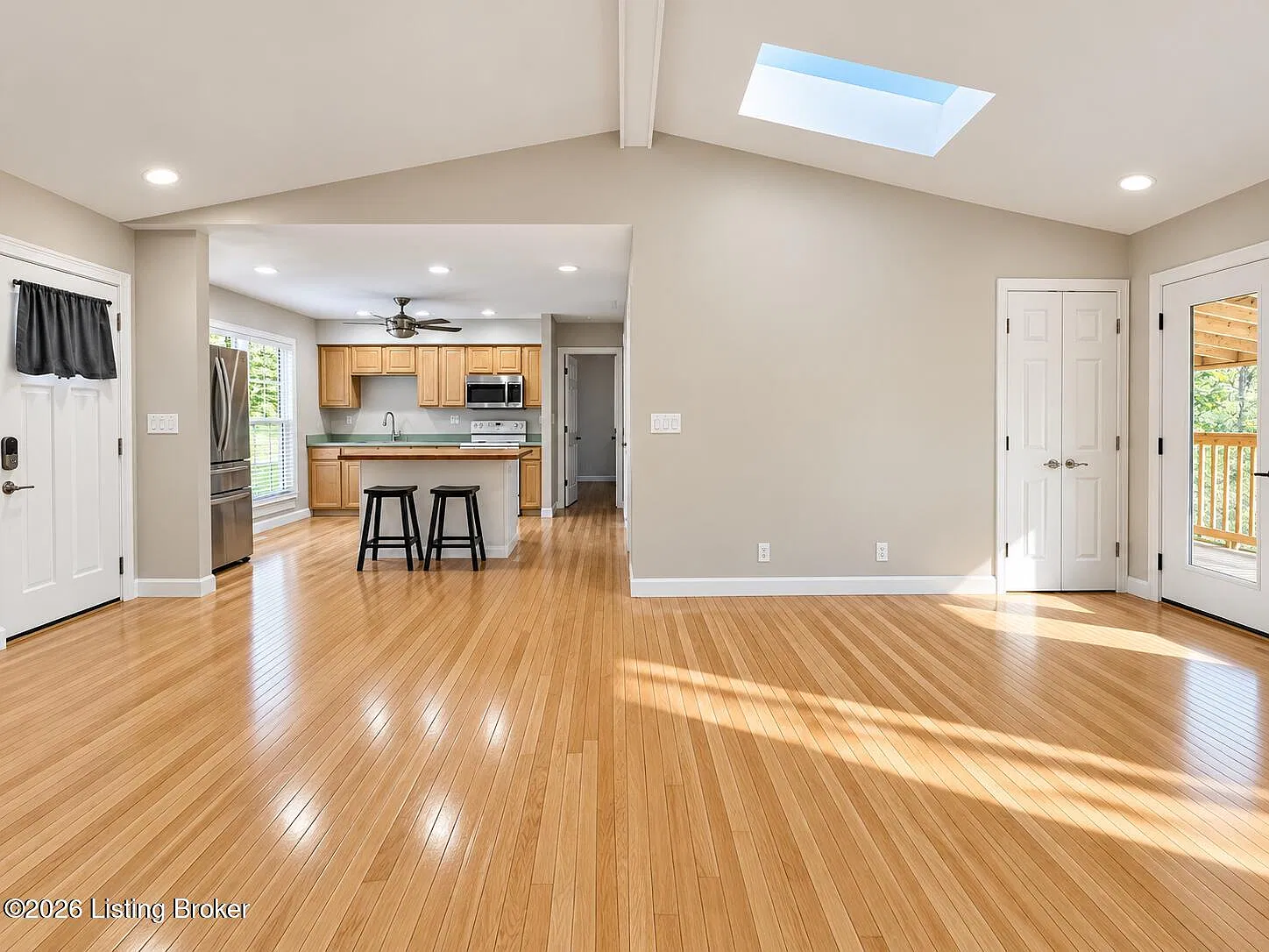 3 bed, 2.0 bath, 1599 sqft, $2,700 — Photo 3