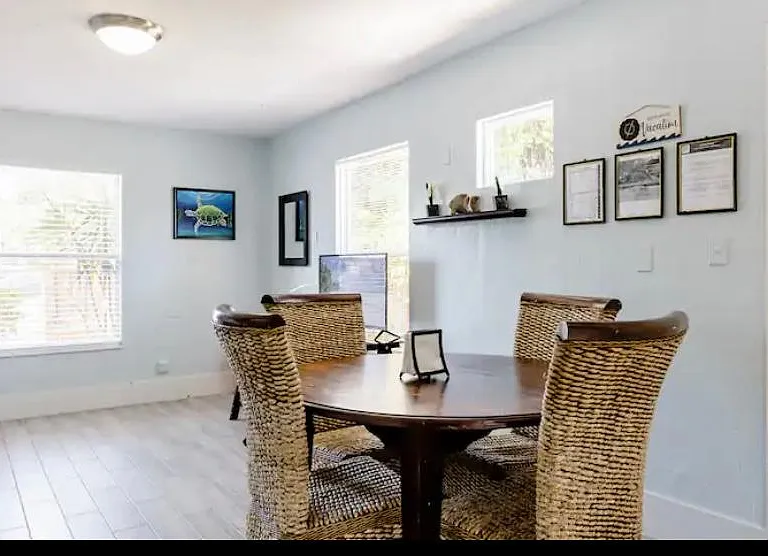 834 NE 18th Ct — Photo 5