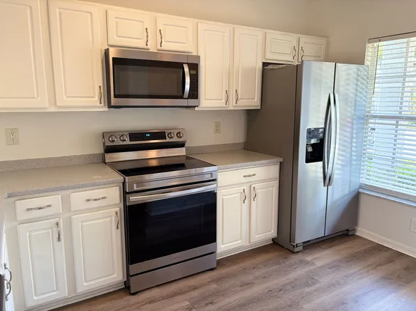 8079 Pacific Beach Dr, Fort Myers, FL 33966