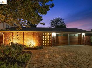 2199 Manzanita Dr, Oakland, CA 94611