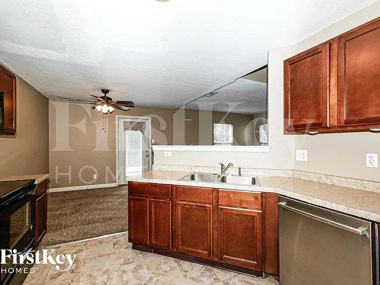 10855 Walnut Grv — Photo 9