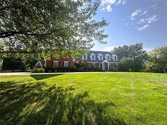 3rd image of 28 Court Ln