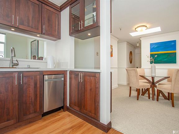 5th image of 406 Carl St #A
