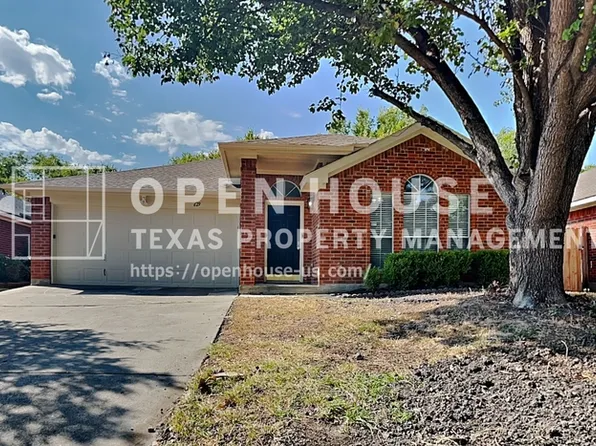 629 Forest Oaks Dr, Grand Prairie, TX 75052