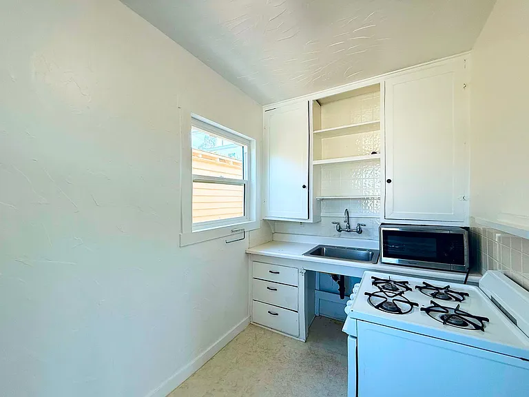 4661 Newport Ave — Photo 9