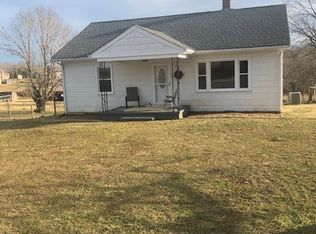 7956 Smith Mountain Lake Pkwy, Huddleston, VA 24104