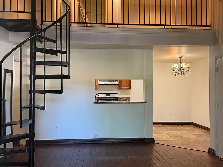 6351 Riverside Dr #20 — Photo 2