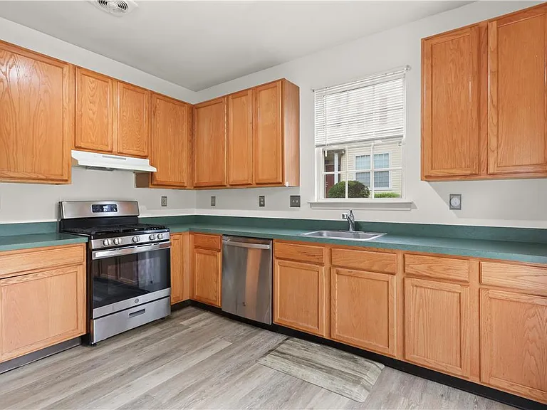 8100 Cross Creek Cir — Photo 15