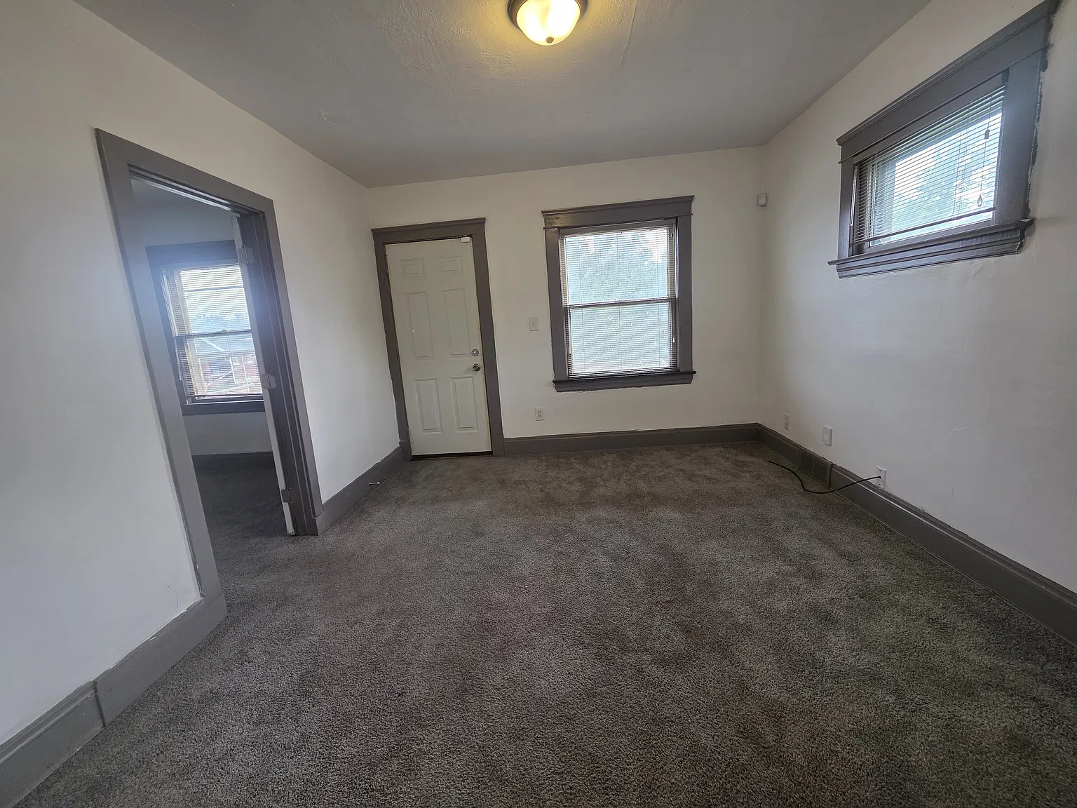 2 bed, 804 sqft, $849 — Photo 2
