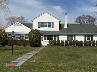 20 Oneck Pl, Westhampton Beach, NY 11978