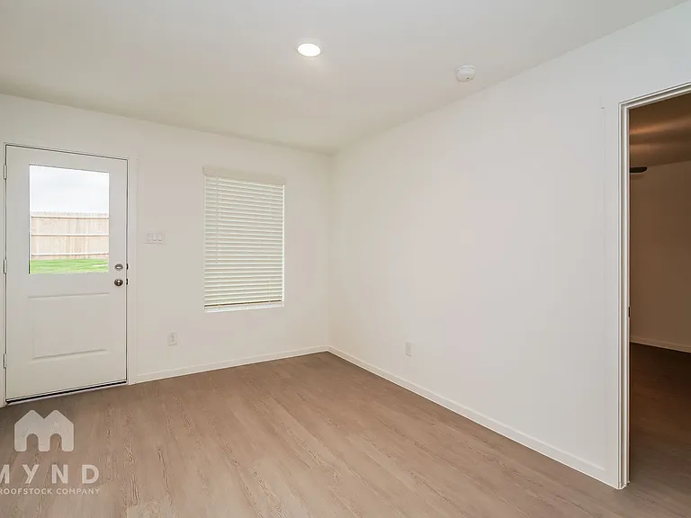 2640 Mistwood Dr — Photo 13