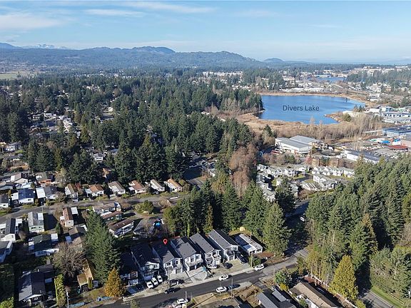 3rd image of 2391 Barclay Rd