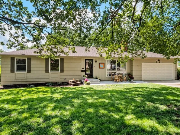 8124 Tomahawk Rd, Prairie Village, KS 66208