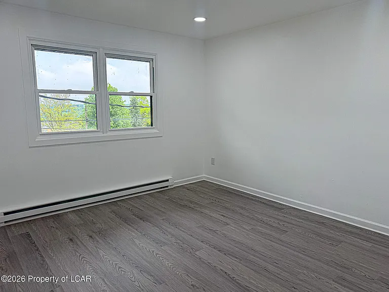 830 E 7th St #2 — Photo 11