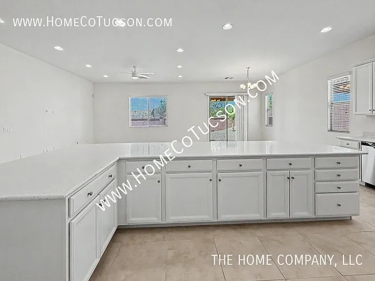 38628 S Running Roses Ln — Photo 10