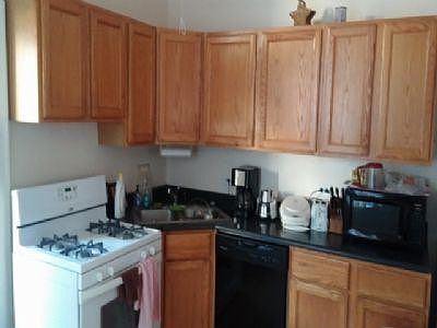 4th image of 7422 N Greenview Ave