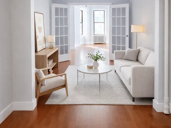 731 Washington Avenue image 1 of 7