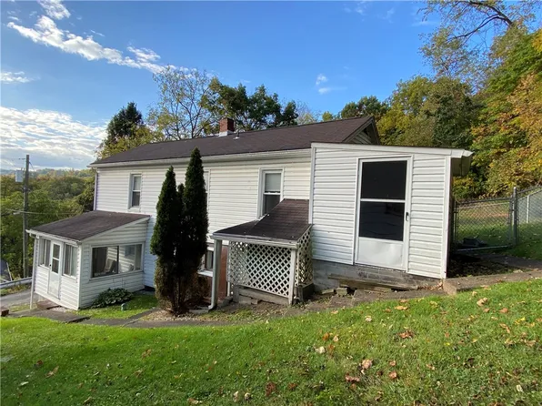 1112 Dewey Ave, Arona, PA 15617