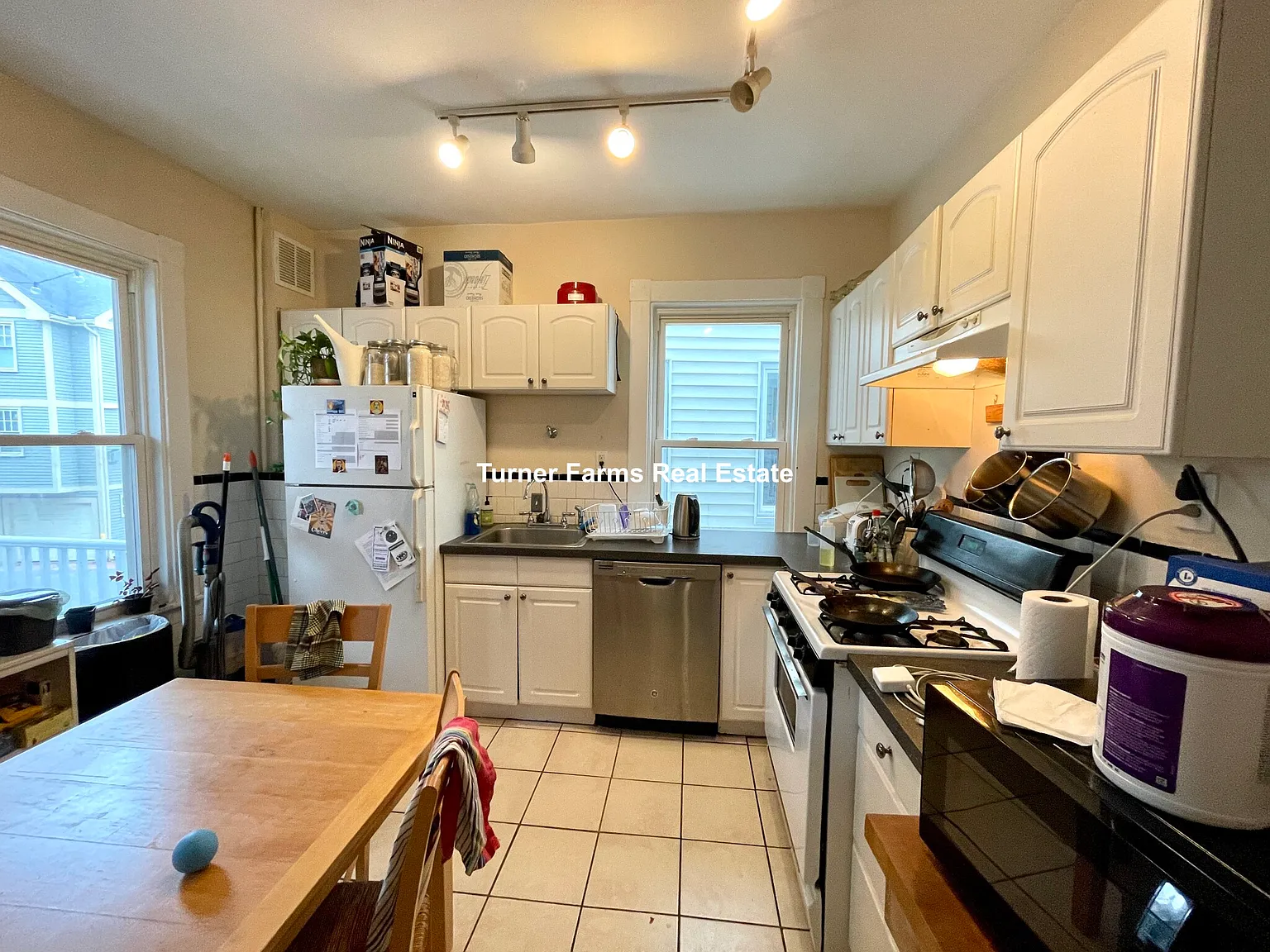 4 bed, 9999 sqft, $4,200 — Photo 2