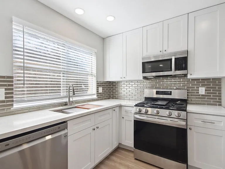 1127 Cascade Creek Dr — Photo 3