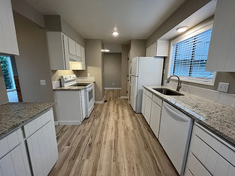4387 Imperial Dr — Photo 11
