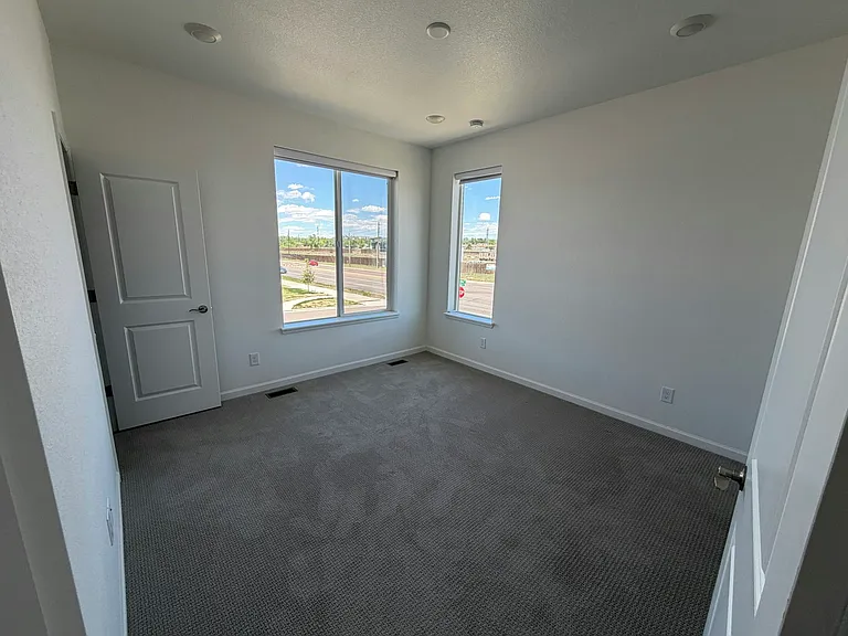 1940 S Poplar Ct — Photo 14