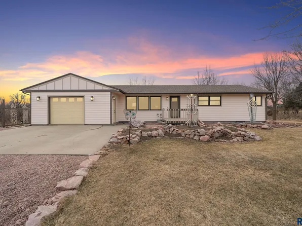 47946 257th St, Garretson, SD 57030